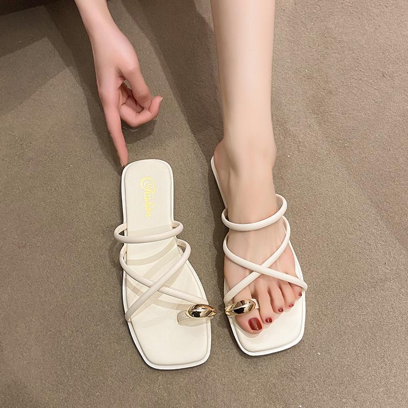 Fairy Wind Flat-bottomed Toe Slippers Female Outer Wear 2025 Summer New French Square Head Cross Beach Toe Sandals