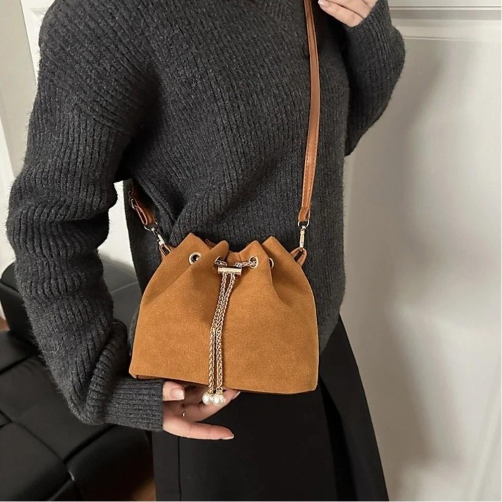 Portable Large Capacity Crossbody Bags Solid Color Faux Suede Shoulder Bag Adjustable Strap Drawstring Women's Handbags Women