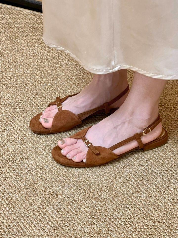 Retro Niche Design Open-toed Sandals Women's 2025 New Simple White Word with Flat Roman Shoes Outside