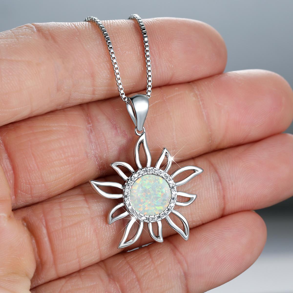 

Европейская и американская мода ожерелье с круглым голубым краем и белым бриллиантом в виде подсолнуха