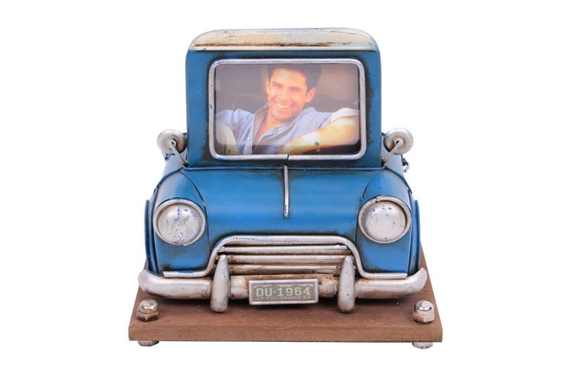 

Декоративный металлический держатель для ручек в рамке на тему автомобиля