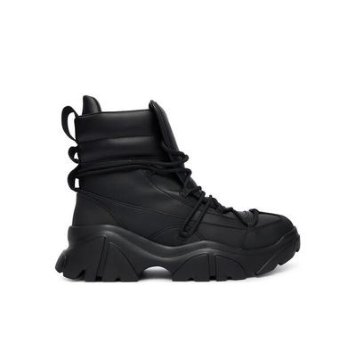 Boots & Stiefel