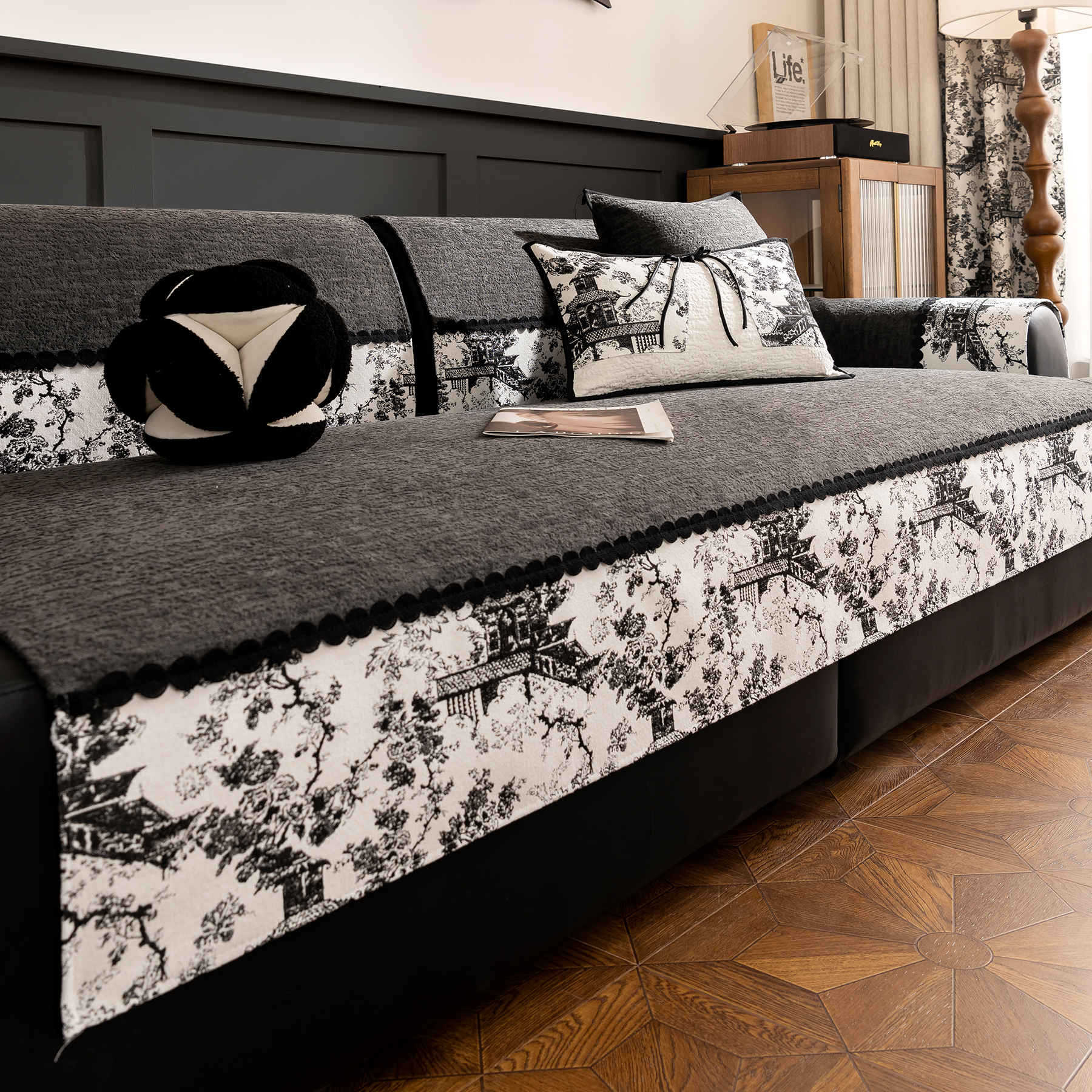 

Chenier Sofa Seat Cushion, Modern Light Luxury High-End Non-Slip Cover, Living Room Non-Slip Sofa Cover, Backrest Towel 70*70cm