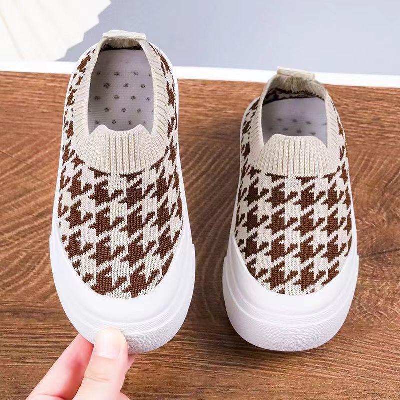 

Children s board shoes spring and autumn new boys sports shoes fashion breathable girls fly knitting kindergarten indoor board shoes cloth shoes 24