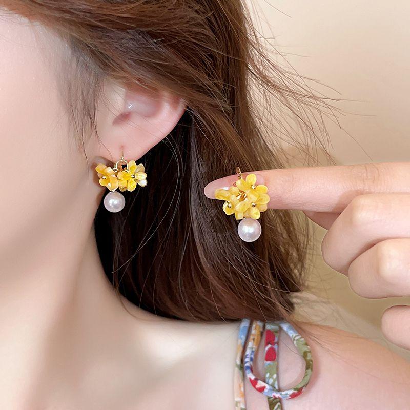 

Новое поступление 2025 Серьги-пусеты с цветком гусиного желтого цвета Женские нарядные серьги Летние серьги цвета дофамина Морской отдых Yellow Osmanthus Pearl ~ Seaside Accessories