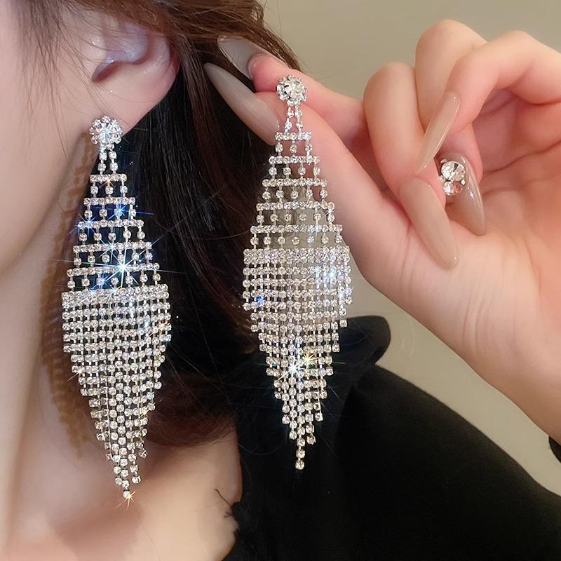 

Шикарные европейские и американские серьги с кисточками - Звездный стиль, Высококлассный и Драматичный дизайн