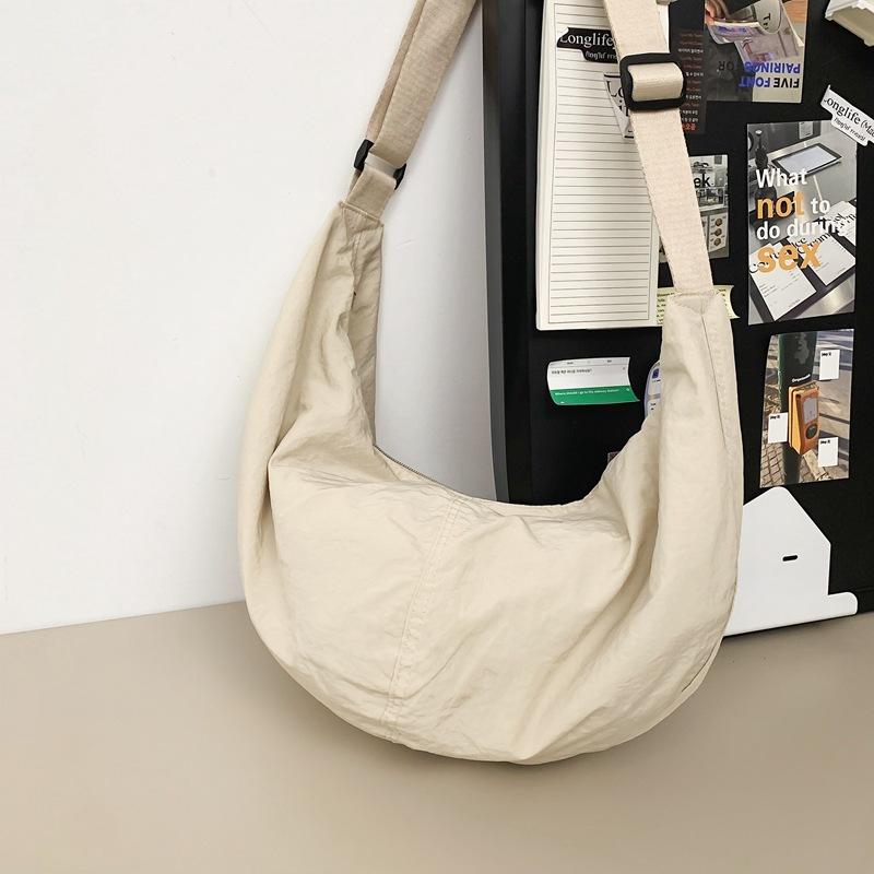 

Дорожная сумка нового нишевого дизайна, минималистичная, удобная и легкая нейлоновая сумка-пельмень, универсальная одноплечевая сумка кроссбоди большой вместимости бежевый