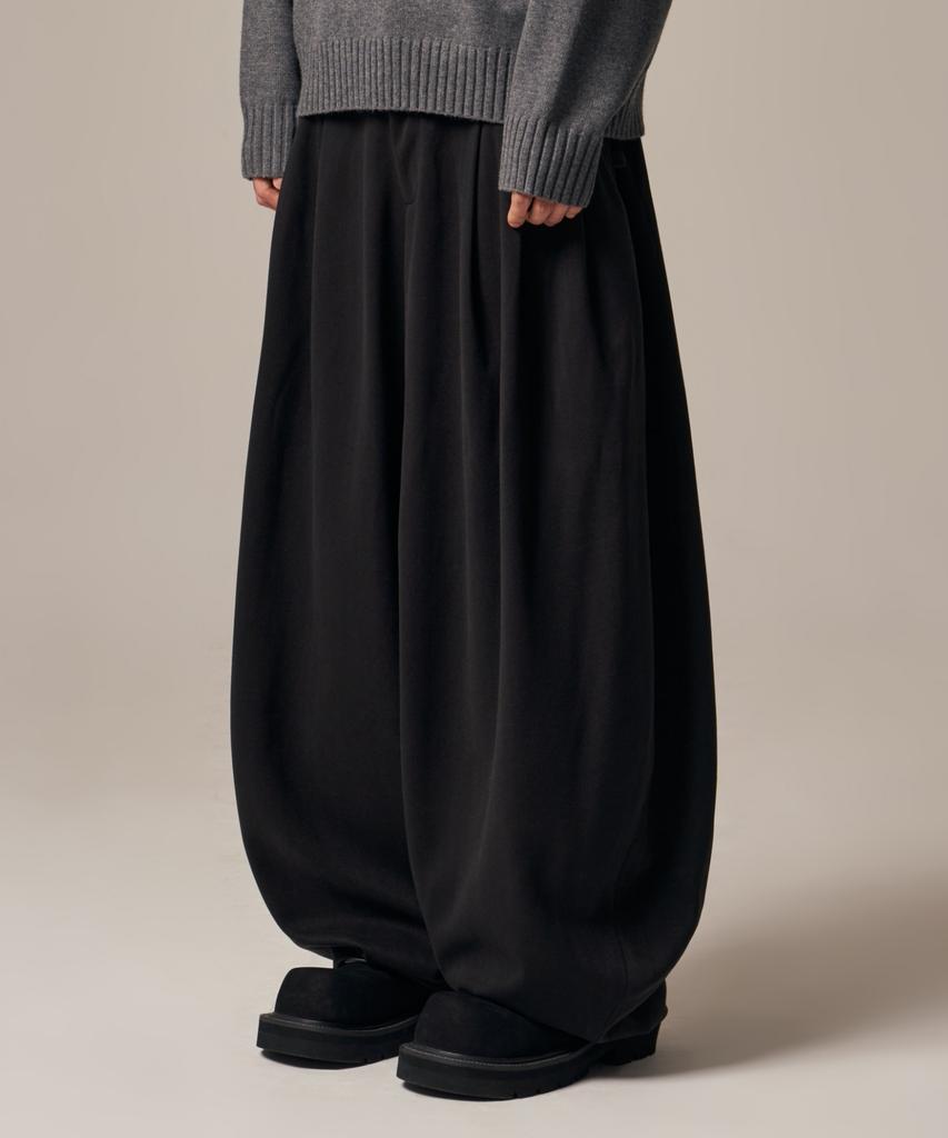 IDWS Void 4 Tuck Balloon Trouser Black