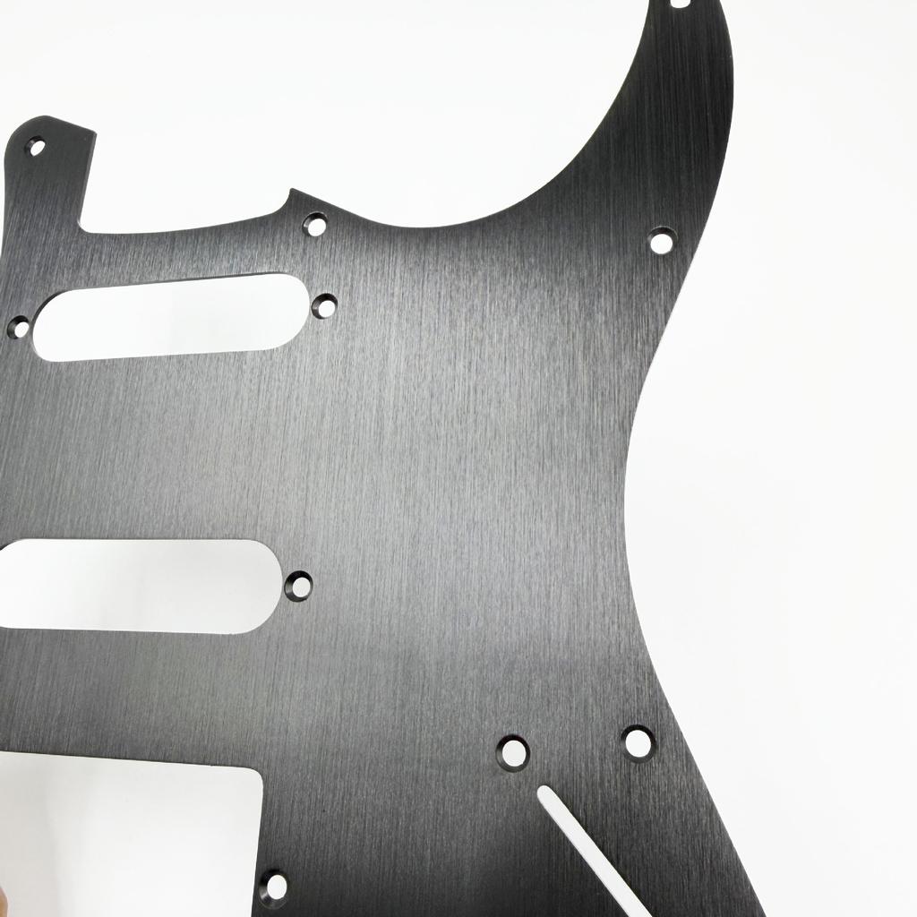 Hoogwaardig 1,5 mm dik Enkelzijdig Geborsteld Aluminiumlegering Paneel 11-gaats ST Elektrische Gitaar Pickguard SSH Decoratieve Pickguard