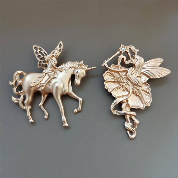 Retro Matte Gold Brooch: Elegant Court-Style Women's Pin Corsage Suit Accessory