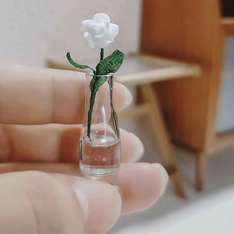 1Pcs Mini Rose Lily Flower Vase Model With Small Flower Doll House Furniture Scene Doll House Accessories Floral Decorations