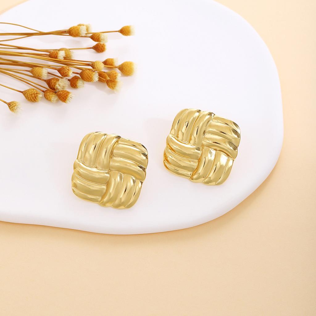 Spiral Maple Leaf Love Hollow Irregular Earrings, Heavy Industry Advanced Sense Metal Style Fashion Temperament Earrings
