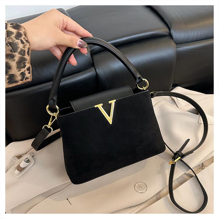 Hochwertige Textur Wildleder V-Wort 2025 Handtasche Handtasche Damen Tasche Ausländischer Stil Umhängetasche Umhängetasche