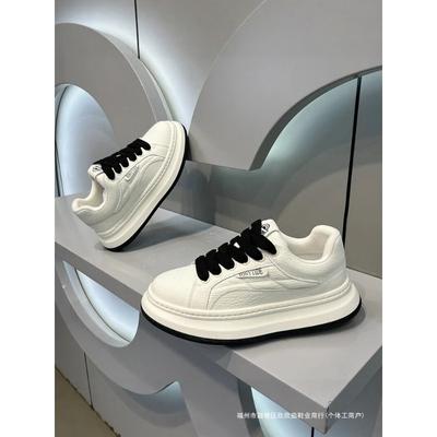 Herrenschuhe 2 Herbst neue trendige Marke High-End Sport und Freizeit kleine weiße Board-Schuhe höhenverstellbar vielseitige trendige Schuhe
