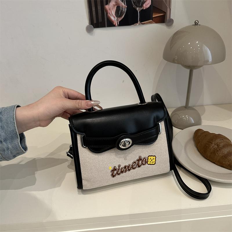 

Contrast color letter printing niche Korean version small square bag women s new high-end sense foreign versatile ins wind messenger bag
