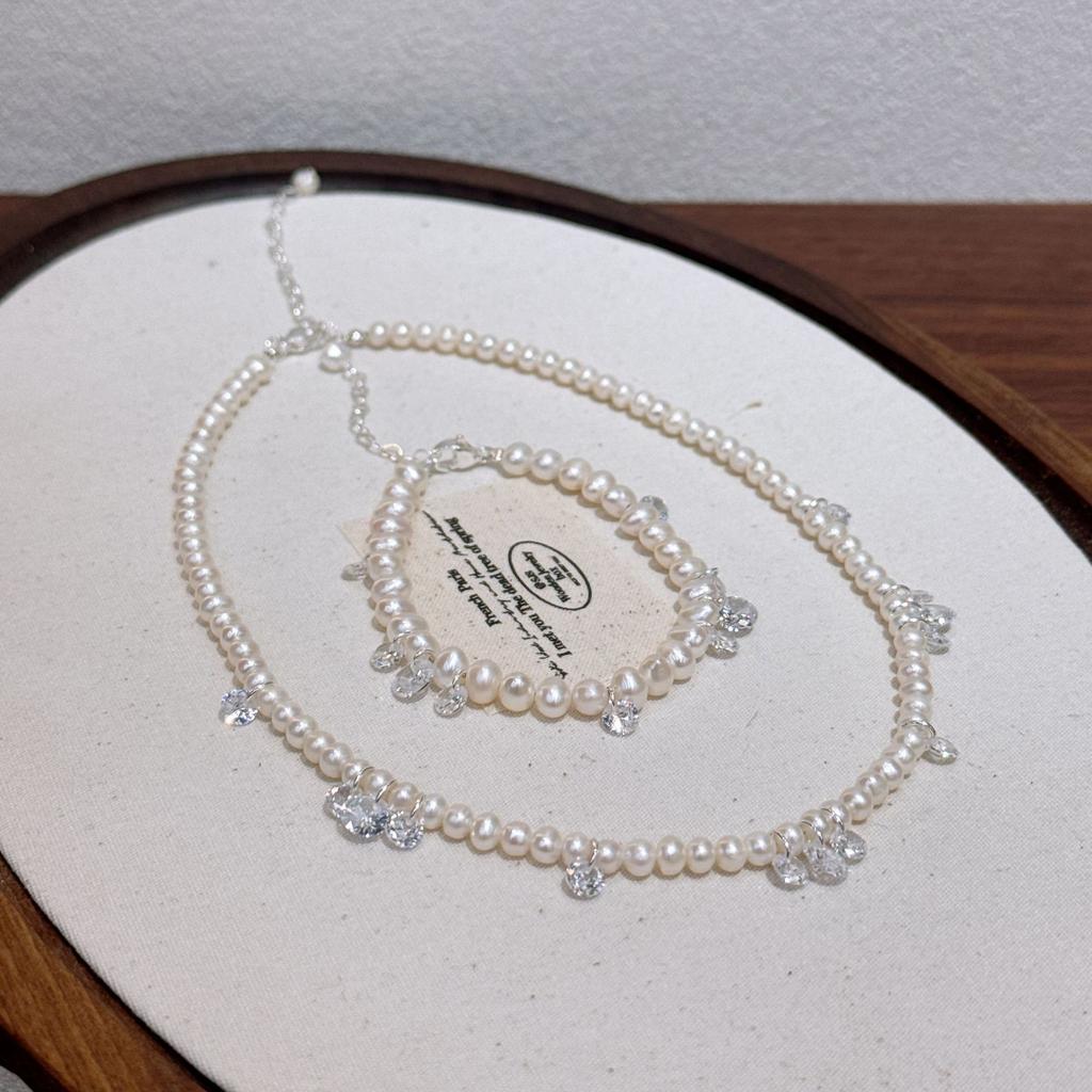 French-style crushed diamond and natural freshwater pearl set, a luxurious clavicle chain and bracelet, a two-piece set that creates a stylish and