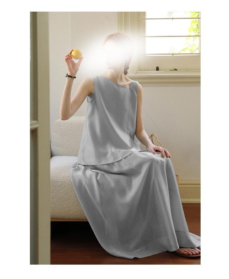 Note: Final Sale. Tops and half-skirts may have a color variation leaning towards gray; they are non-refundable and non-exchangeable.