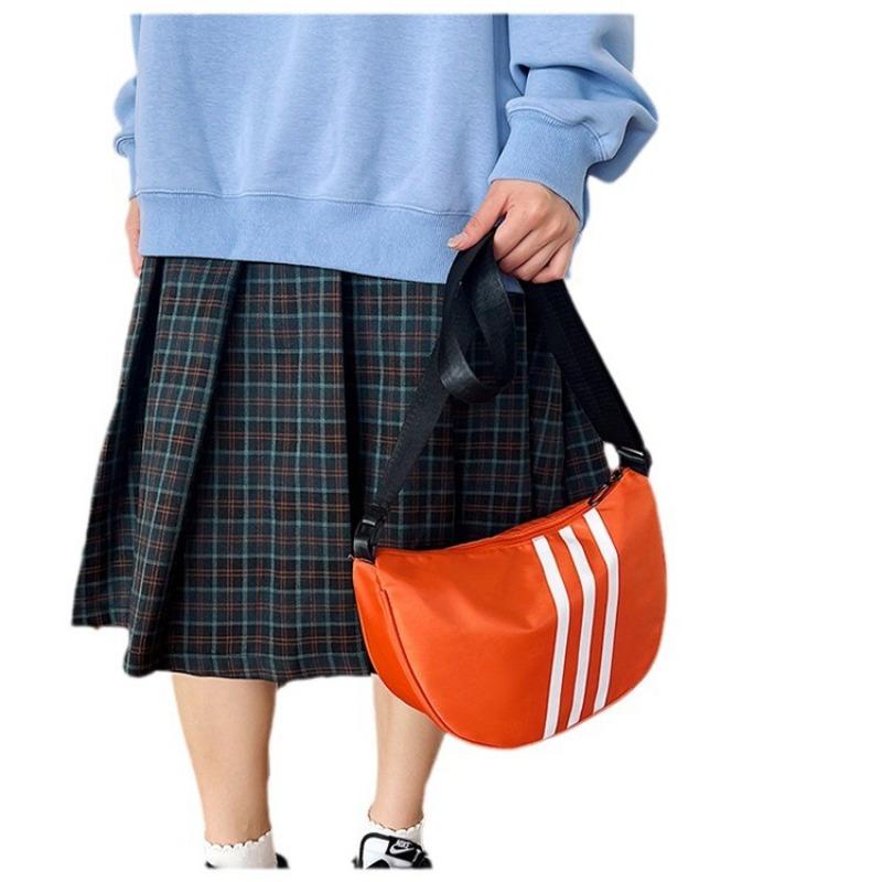Oxford Cloth Dumpling Bag, New Crescent Moon Bag, Women's Messenger Bag, Sports and Leisure Breast Bag, Large-capacity Travel Bag.