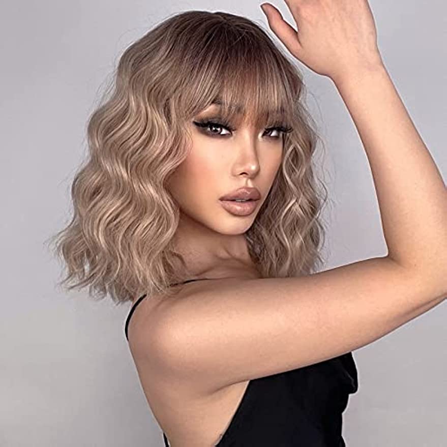 XINRAN Perruques blondes courtes avec frange perruques blondes ondulées synthétiques pour femmes perruque blonde ombrée pastel bouclée pour un usage quotidien Cosplay