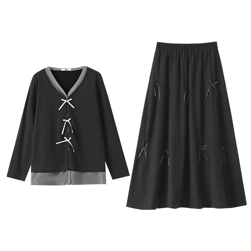 A New Spring and Autumn Collection of Plus-size Women's Clothing, Featuring Color-blocking and Patchwork Fake Two-piece Tops and Skirts