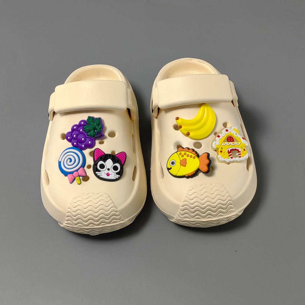 Summer Kids' Cartoon Clogs - Cute, Closed-Toe Slippers for Boys & Girls with Cat and Fish Designs, Perfect for Outdoor Wear.