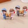 2Pcs/Pair Cute Lovers Taking Selfies On A Stool Cake Decoration Car Ornament Couple Figurines Miniature Craft Fairy Garden Decor