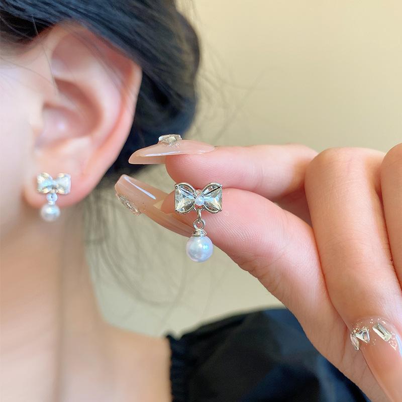 Silver Needle Bow Pearl Stud Earrings Women's Light Luxury Temperament High-end Earrings Annual Explosion Unique Earrings