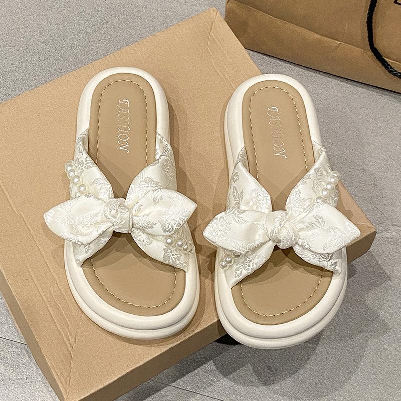Cool slippers women's summer wear 2025 new platform beach shoes Internet celebrity women's casual fashion word slippers women