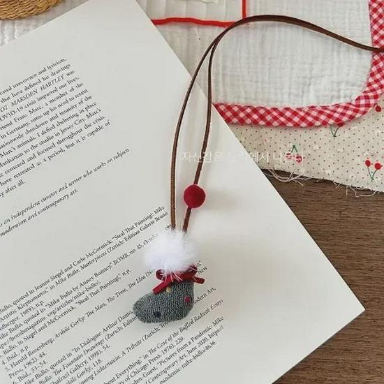 Festive Christmas Tree Fabric Necklace for Women – Cute Cartoon Holiday Accessory for Autumn and Winter Sweaters.