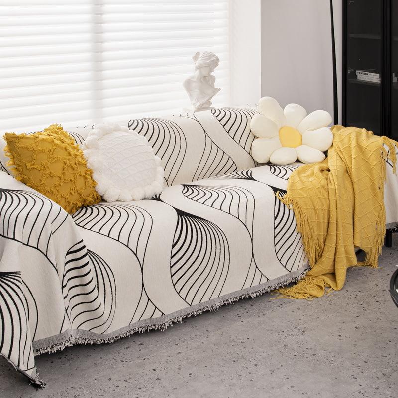 

Four Seasons Universal Chenille Jacquard Double-Sided Sofa Cover Towel Nordic Black and White All-InJUEusive 180*130