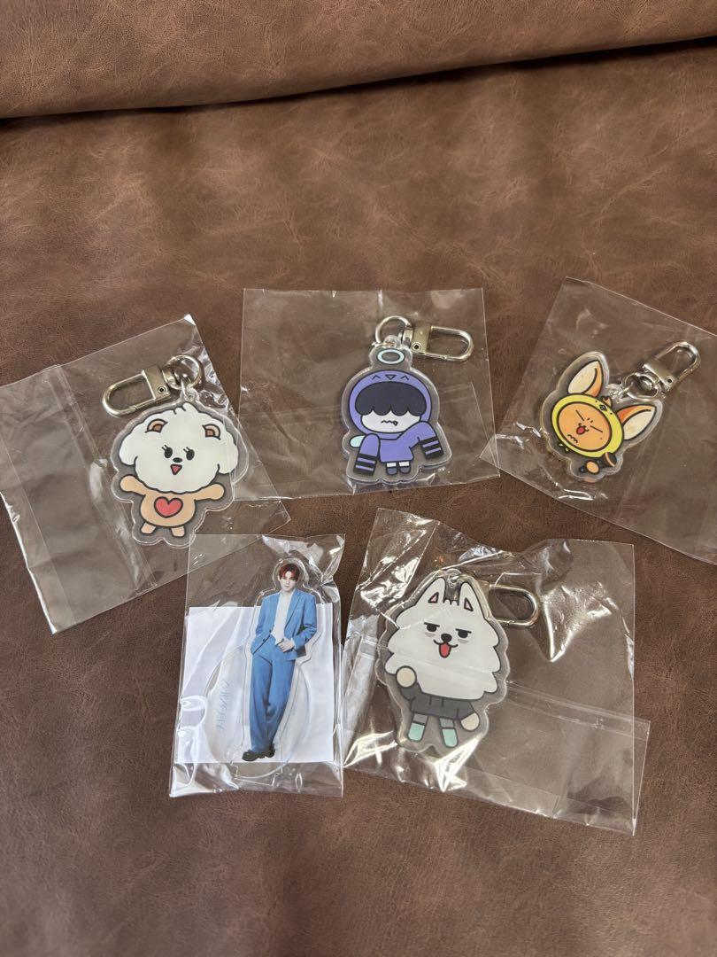 

[Б/У] Набор брелоков с персонажами TOMORROW XTOGETHER