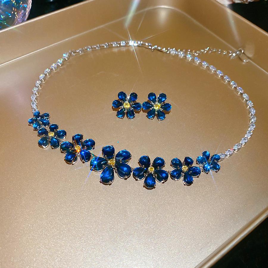 

Елегантний набір намисто та сережки з цирконом у формі метелика: Високоякісна модна біжутерія