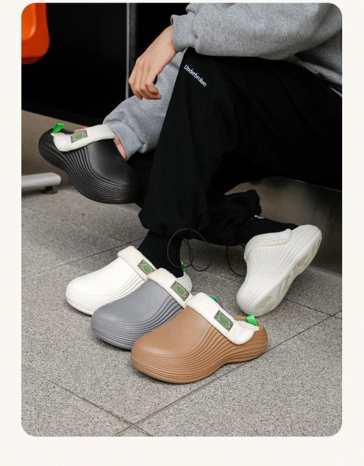 Men's Waterproof Indoor/Outdoor Plush Slippers with Thick Sole and Closed Toe for Winter Warmth.