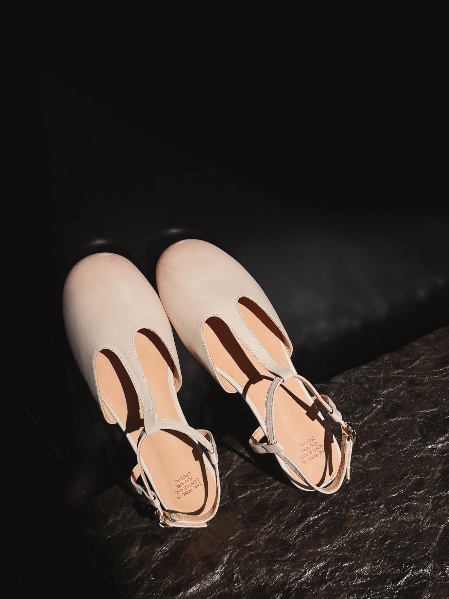 

Huge comfortable~ Retro round head T with T-buckle Mary Jane shoes light mouth low heel bag head empty sandals women s casual 34