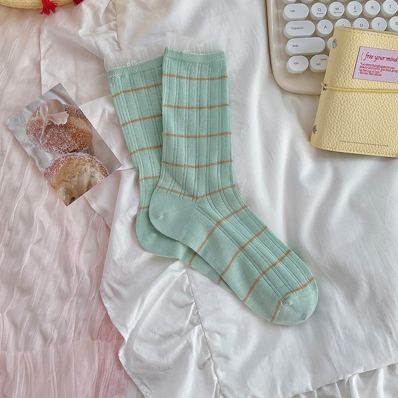 

Женские весенне-летние тонкие носки в конфетную полоску с кружевом в стиле преппи для студентов, бесшовные, средней длины, с отворотом 1 pair зелёный
