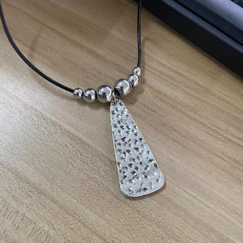 Bohemian Style Necklace Vintage Leaf Moon Pendant Neckchain for Women Girls Beaded Collar Chain PU Cord Party Jewelry