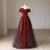 Elegantes weinrotes & schwarzes Abendkleid mit durchsichtigem, voluminösem Rock für Bühne oder formelle Anlässe