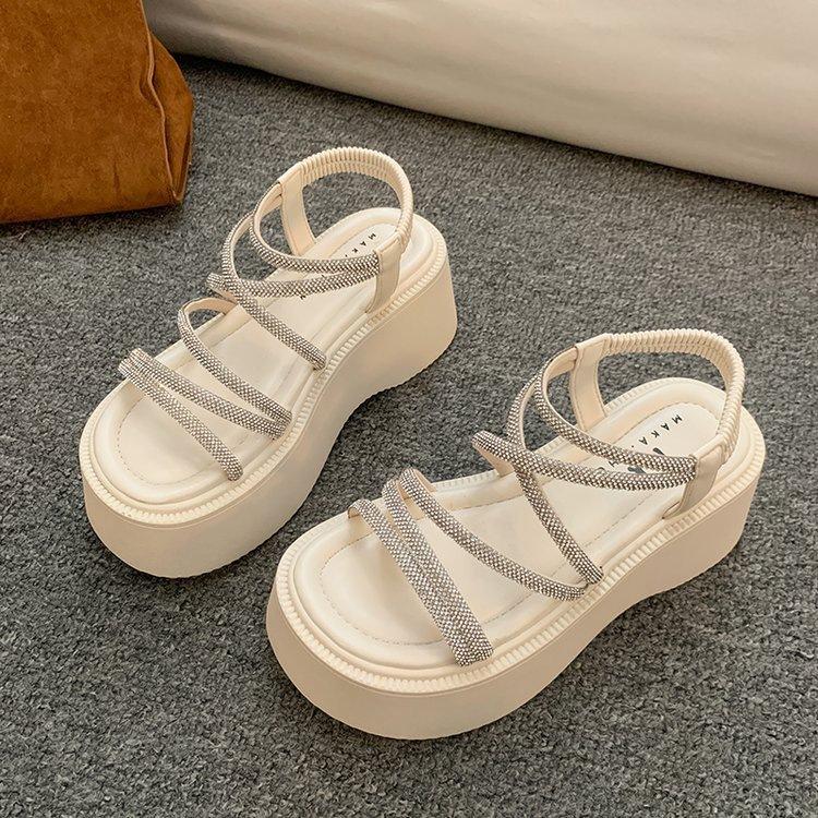 

Женские сандалии 2025 новый летний супер огонь красивые с юбками универсальные не устают ноги увеличивающие рост на толстой подошве римские туфли 35