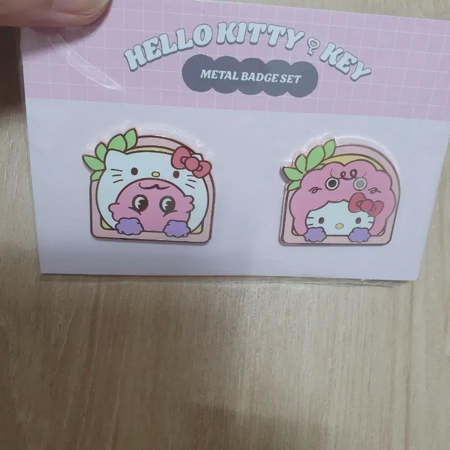 SHINee Hello Kitty & Key Metal Badge Set