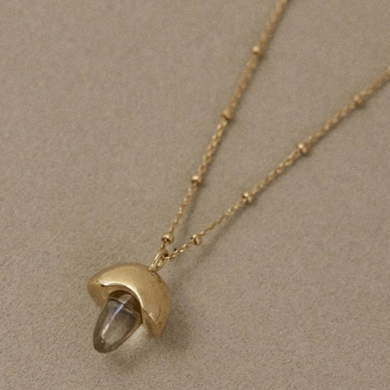 Onill 04-23 Shell (Necklace)