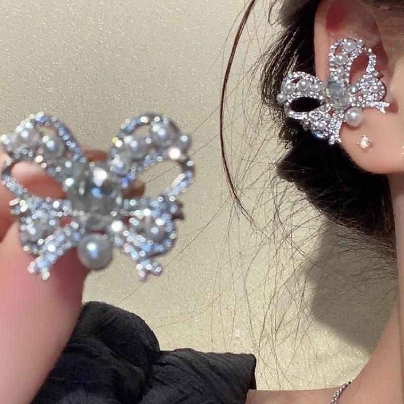 Koreańskie Klipsy na Uszy dla Nieprzekłutych Uszu – Modny Chwost i Perłowy Motylkowy Design dla Kobiet