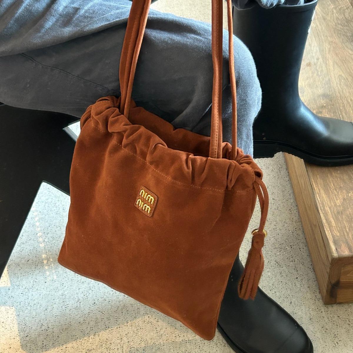 

Новые осенне-зимние женские замшевые сумки-тоут — большая вместимость, дизайн на одно плечо