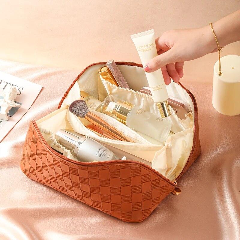 New Plaid Cosmetic Pu Bag Pillow Makeup Pouch Womens Largecapacity Luxury Wash Bag Multifunctional Travel Toiletry Kit Handbag