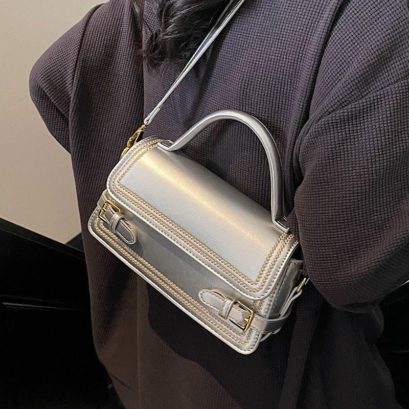 Wholesale new product French retro simple style niche portable small square bag temperament commuter style advanced sense messenger bag women