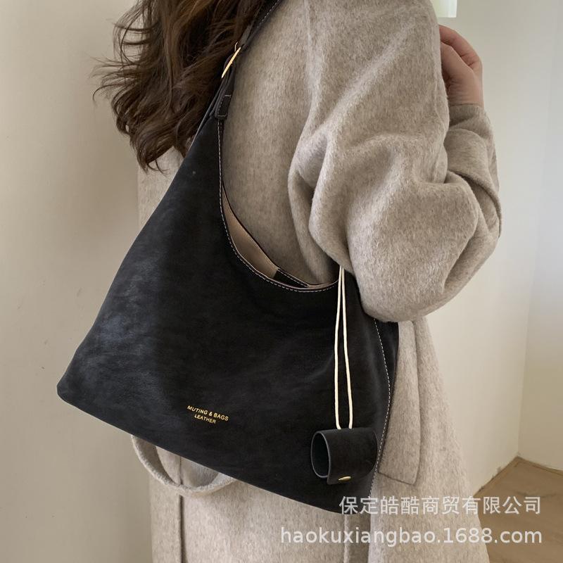 Large-capacity bag women's autumn and winter versatile 2025 new retro shoulder messenger bag simple class commuter tote bag