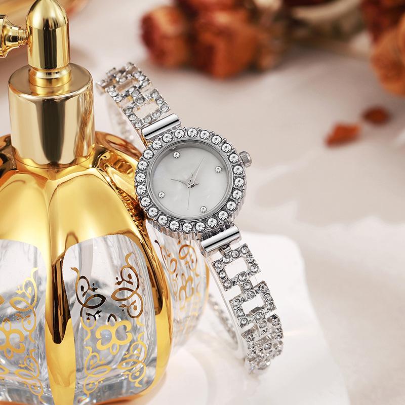Hand bracelet watch Fashion Diamond Leaves Round Women's Watch Simple Dial Free Adjustment Bracelet Gift Watch Elegant Fashion Quartz Watch