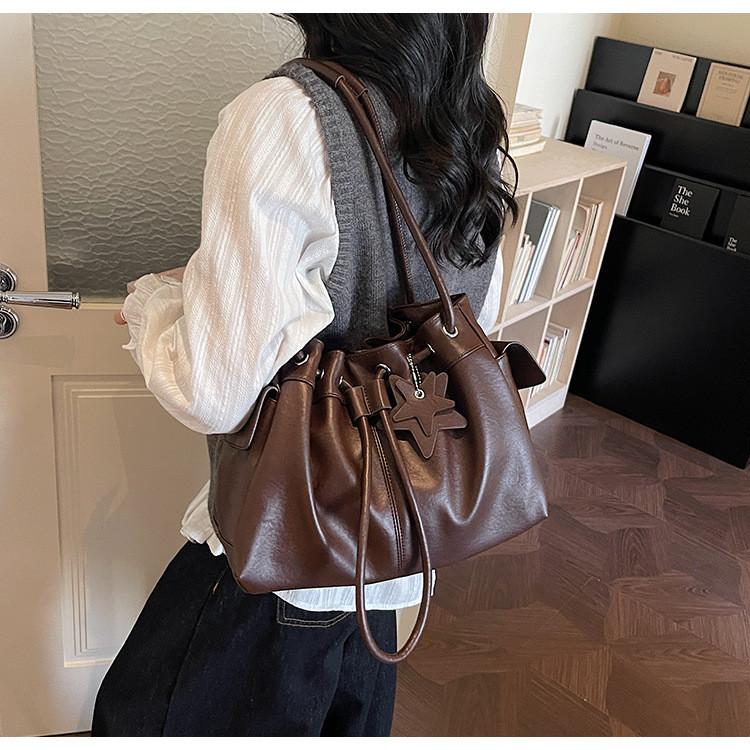 IELGY Drawstring Bucket Bag Fashion Casual Large Capacity Commuter Shoulder Messenger Bag