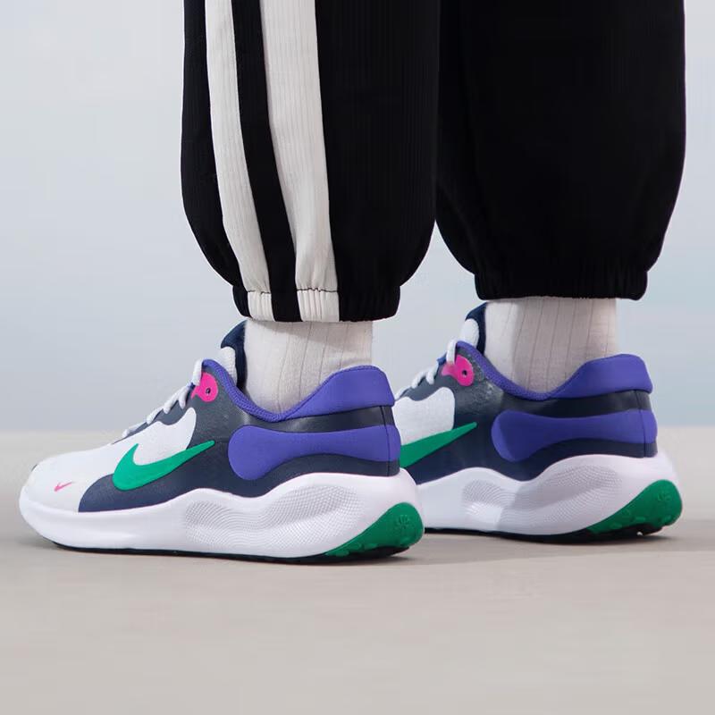 Nike Revolution 7 GS 'Midnight Navy Stadium Green' Sneakers FB7689-101