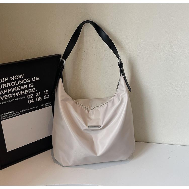 Korean Version of Foreign Style 2025 Leisure Bag, New Large-capacity Oxford Buttot Bag, Female Student Commuting Shoulder Oblique Span Bag