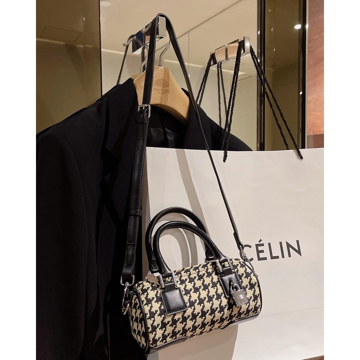 

High texture 2024 season new lock velvet cylinder bag pillow women s bag shoulder crossbody mini handbag